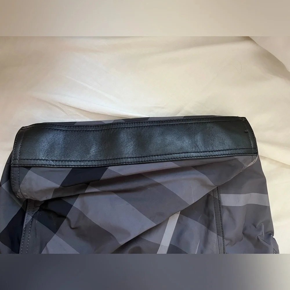 Burberry Buckleigh Tote bag - Picture 8 of 8